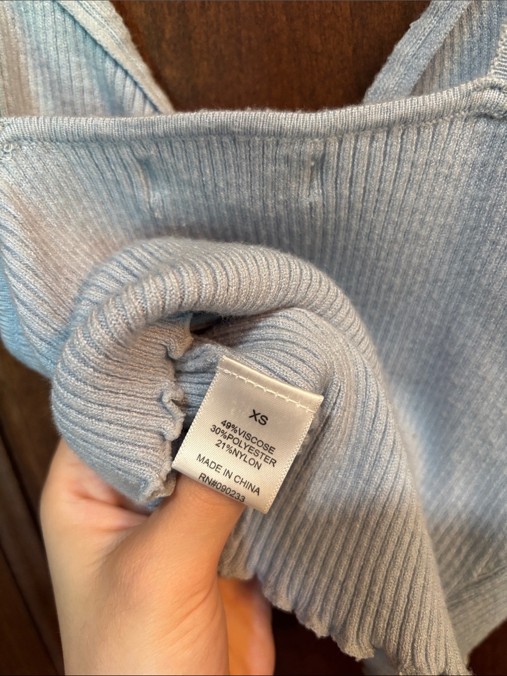 Light Blue Ribbed V-Neck Cropped Cami with Ruched Front - Picture 4 of 4